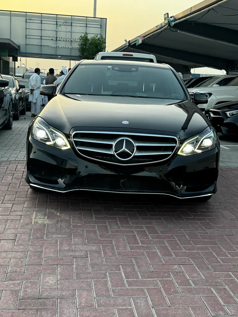 Mercedes-Benz E-Class 2013 — photo 1 of 16