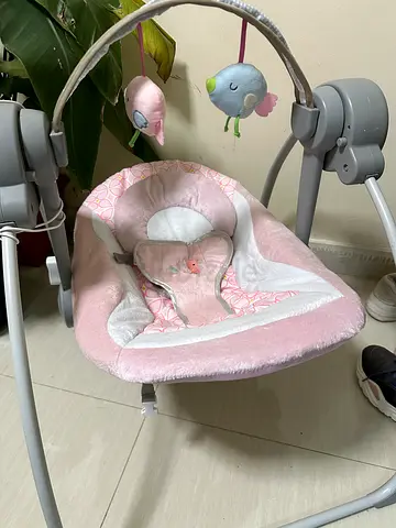 Gently used pink baby swing  — clean and working
