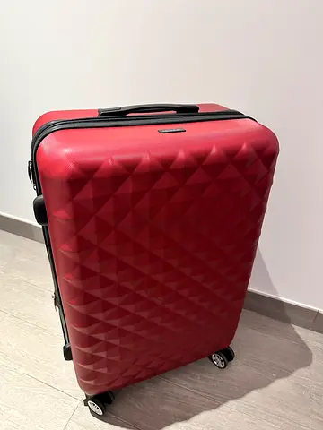 Red Hard Shell Spinner Suitcase with Diamond Pattern