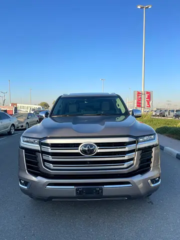 TOYOTA LAND CRUISER 2022 VXR TWIN TURBO 3.5 GCC SPECS
