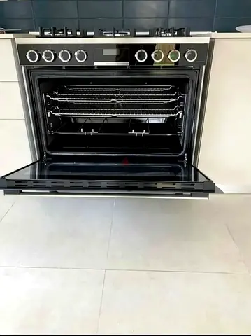 Bosch Cooking Range model  HJY5G7V60M 90x60 5 Burner series 8  black version cooking range