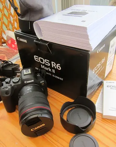 Canon EOS R6 Mark II with RF 24-105mm kit lens - Excellent condition