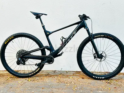 SCOTT SPARK CARBON BIKE