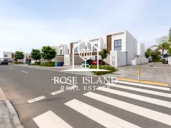 Great Deal|End Unit| Ready To Move In| Own It