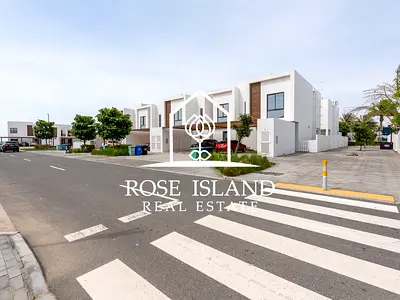 Great Deal|End Unit| Ready To Move In| Own It