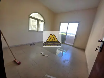 مساحة كبيرة ومريحة | بلكونة بإطلالة مفتوحة | تشطيب مريح | موقع حيوي قريب من جميع الخدمات | سكن مناسب للعائلات | تهوية وإضاءة جيدة | سهولة الوصول