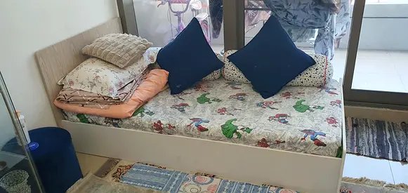 Single daybed with storage — sturdy white frame, mattress included