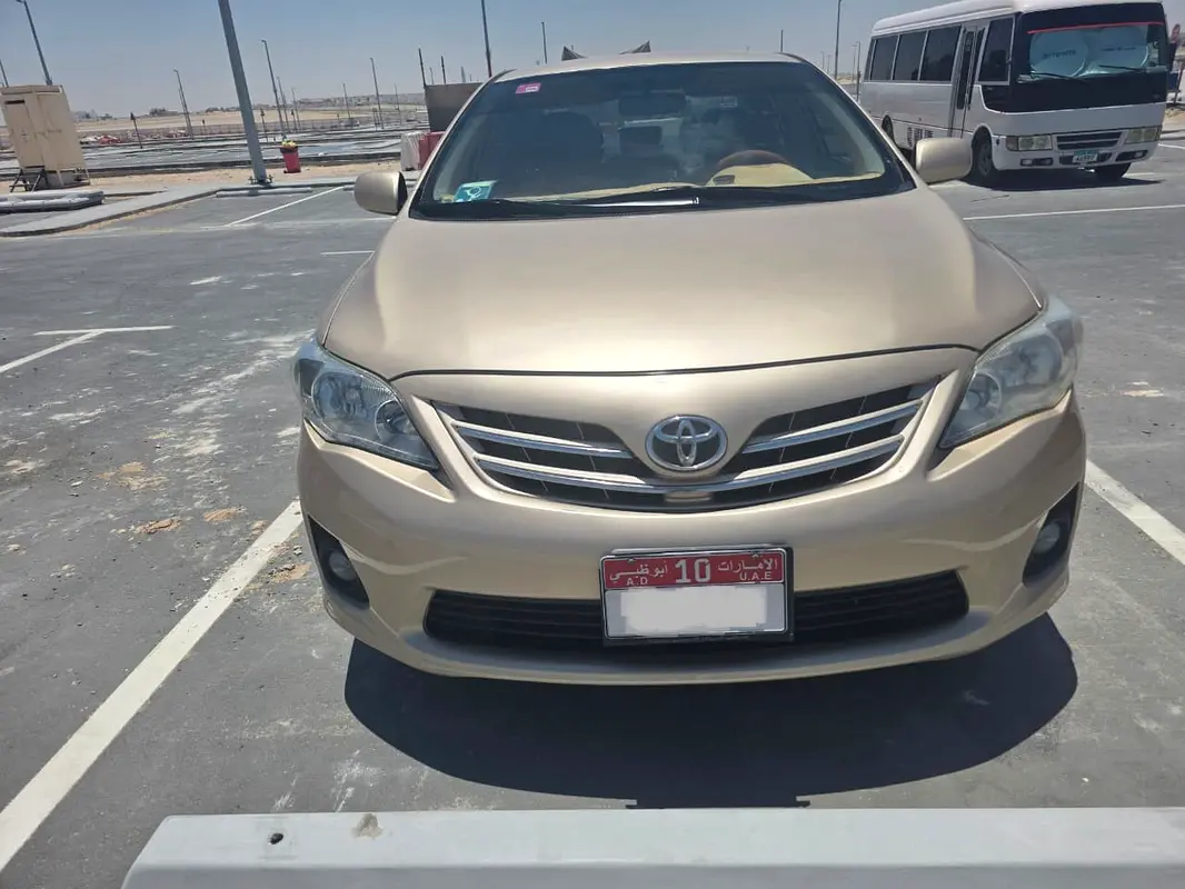 Toyota Corolla 2011 — photo 1 of 11