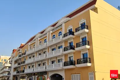 Spacious 2BHK Walking Distance to Circle Mall