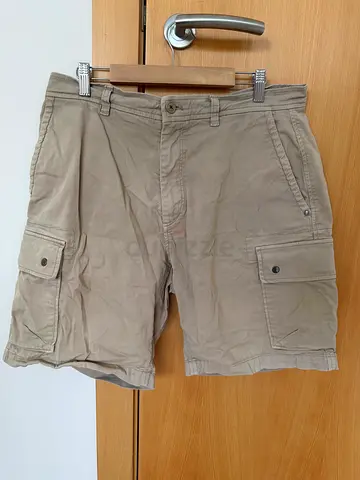 Beige cargo shorts, men’s size (used, good condition)
