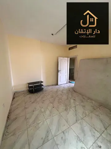 فرصة رائعة للإيجار شقة 3 غرف وصالة توجد غرفة خادمة يوجد تكيف مركزي