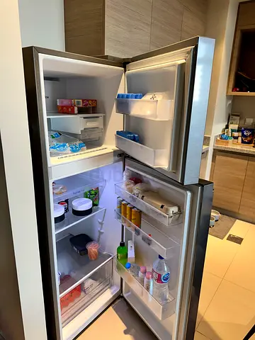 Samsung top-freezer fridge - good working condition