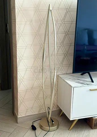 Slim modern floor lamp — white metal standing lamp