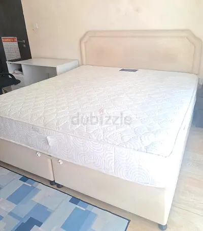 Double bed frame complete with a mattress. The dimensions are 200x200. Clean one.