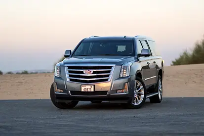 Cadillac Escalade ESV Premium Luxury 2018 | GCC Specs | Pristine Condition | All Original Paint