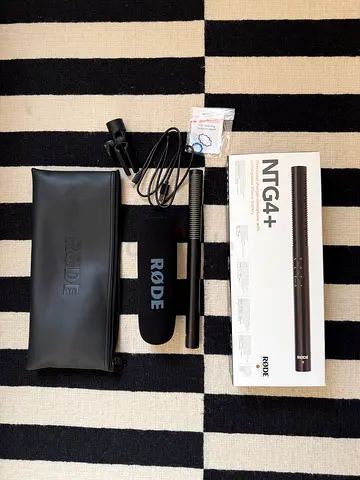 RØDE NTG4+ Versatile Dual-powered Supercardioid Condenser Shotgun Microphone with Switchable High-fr