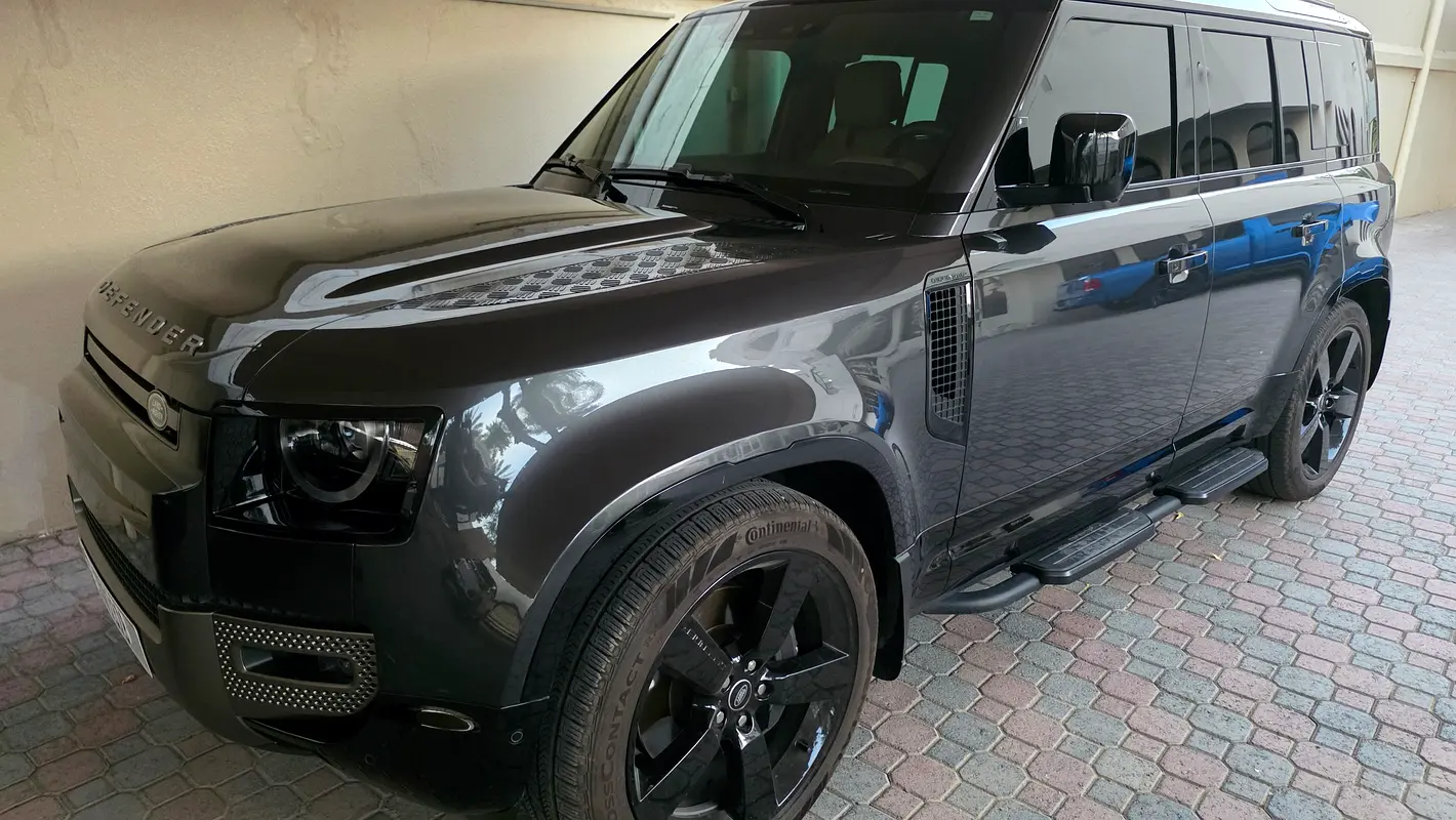 Land Rover Defender 2025 — photo 1 of 8