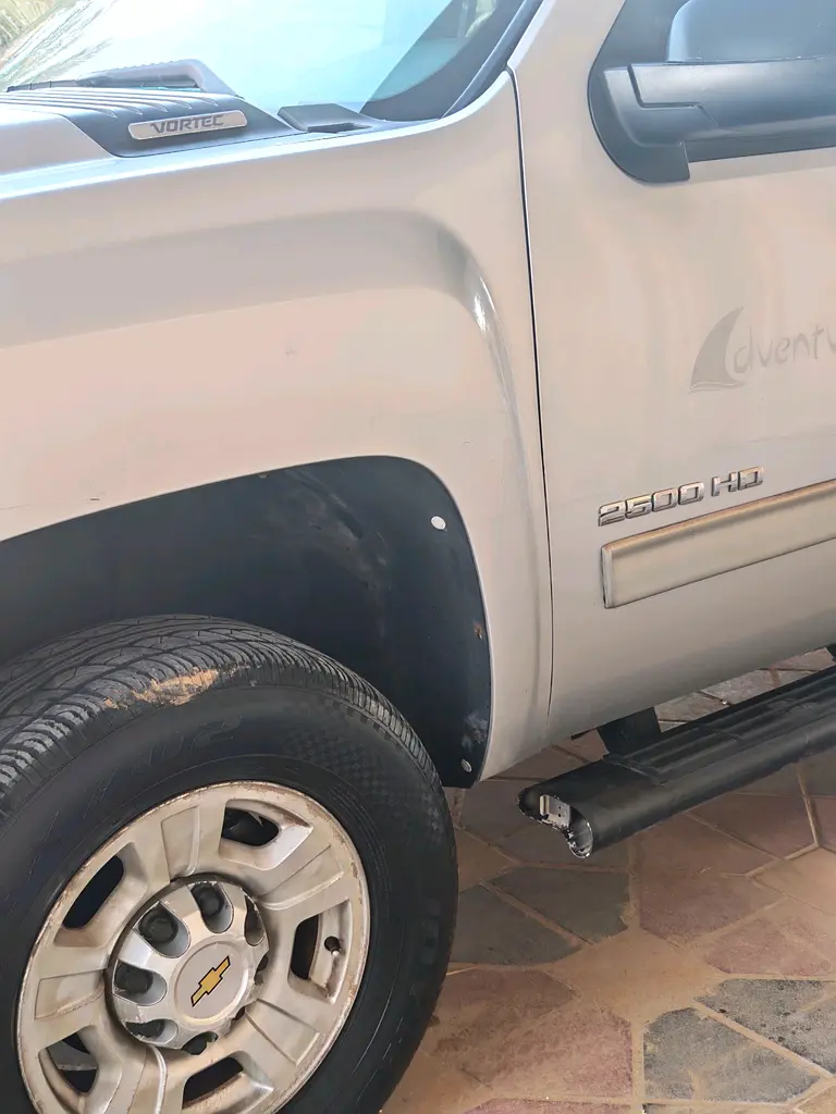 Chevrolet Silverado 2500 HD 2010 — photo 1 of 10