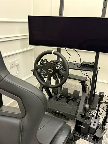 Full moza r9 setup with 2 shifters and handbrake and all boxes