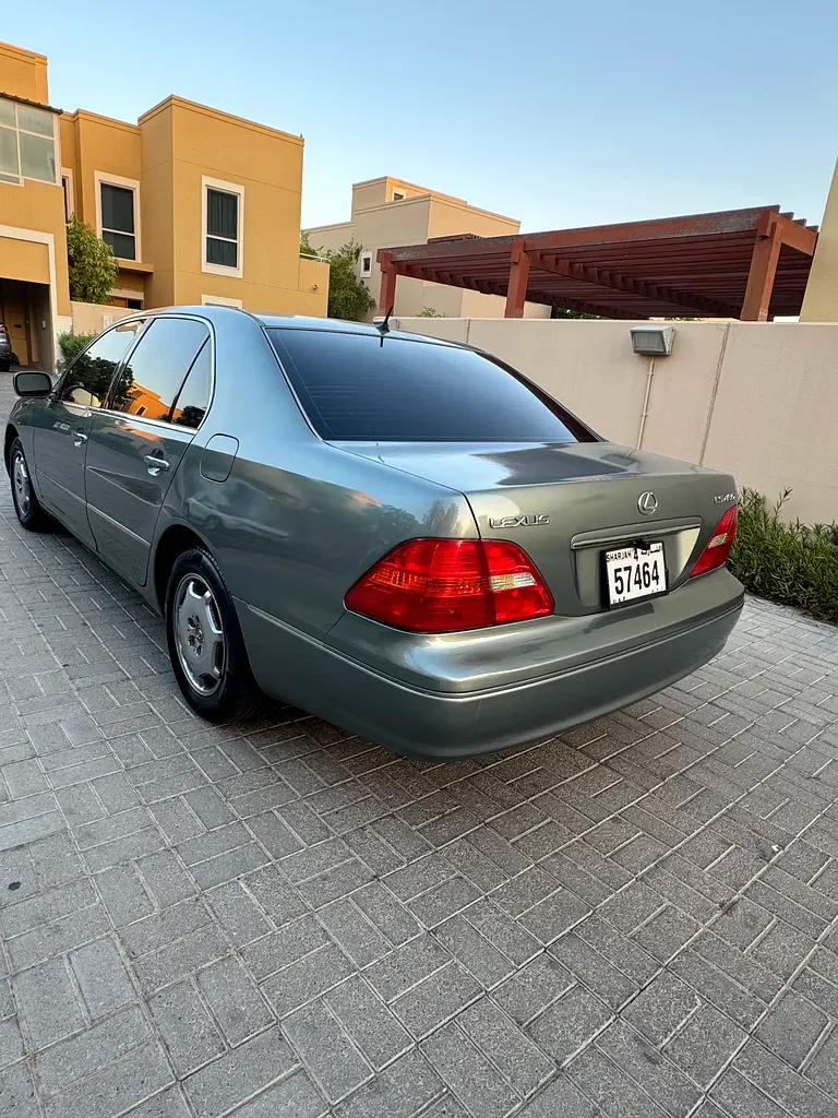 Lexus LS-Series 2002 — photo 1 of 13