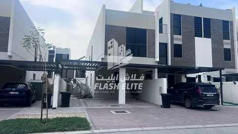 تاون هاوس 3 غرف نوم + غرفة خادمة | مجتمع عائلي | جاهز للسكن