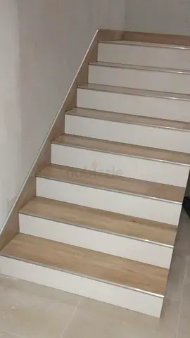 Modern Staircase Tiling – Large Format Marble Effect Porcelain Steps
