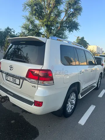Toyota Land Cruiser GXR V8 4.6 Top option sunroof service done from ALFUTTAIM