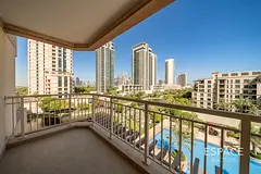 Lake View | Vacant | Upgraded