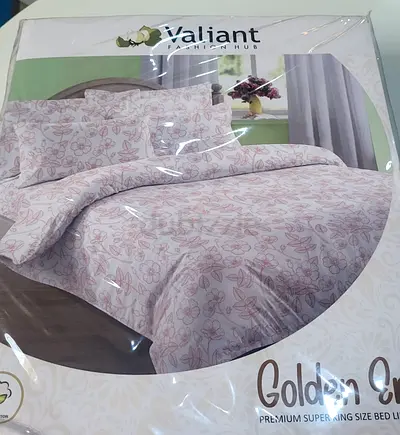 Valiant Golden Quilt / Bed Set - Floral Pink, New in Packaging