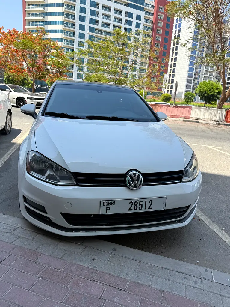 Volkswagen Golf 2015 — photo 1 of 8
