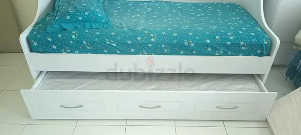 White wooden daybed with trundle and storage drawers and one new Mattress
