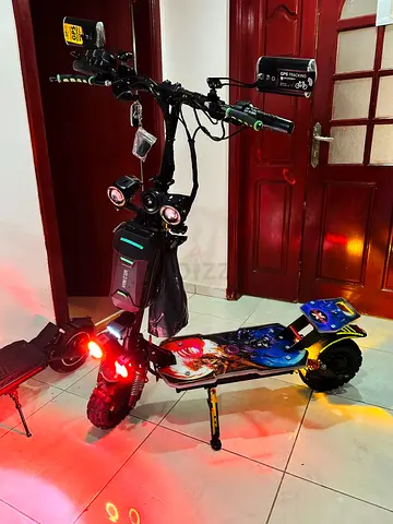 Thunder X dual motor electric scooter with 45/50 km range