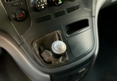 صورة 10 لـ 2013 Hyundai H1