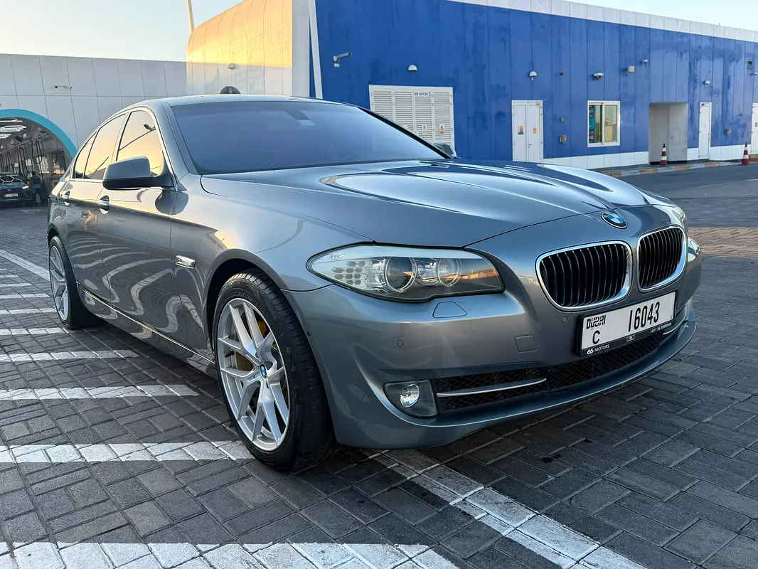 BMW 5-Series 2011 — photo 1 of 15