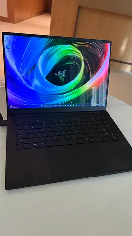 Razer Blade 16 RTX5090