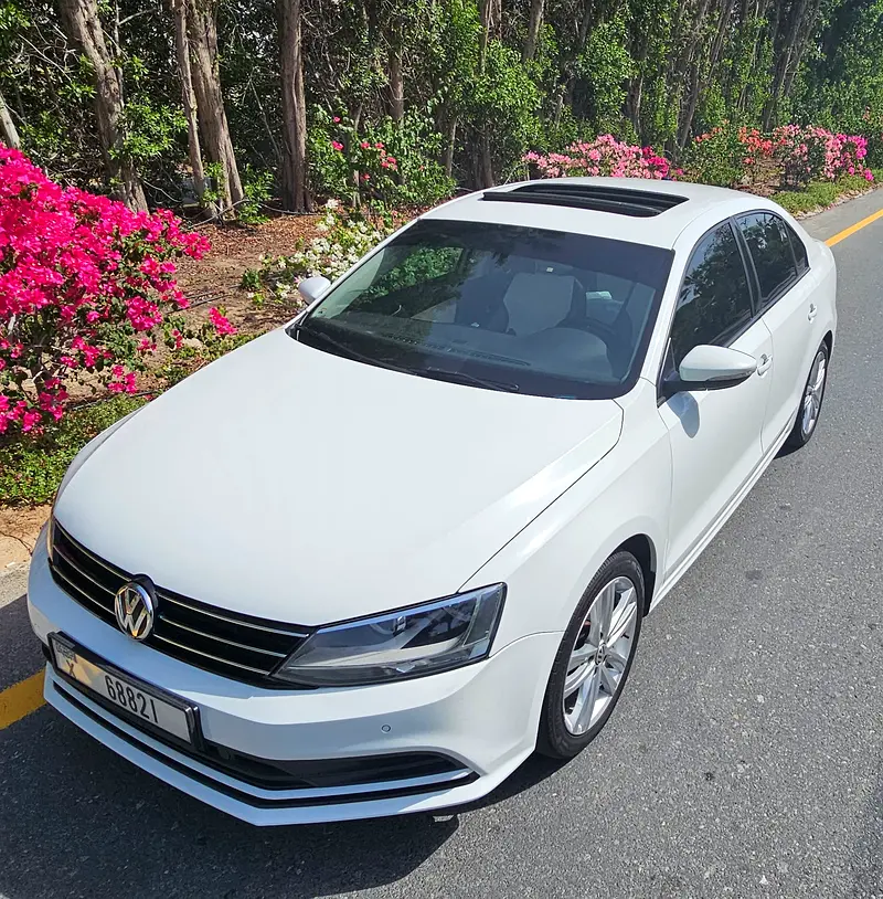 Volkswagen Jetta 2016 — photo 1 of 19