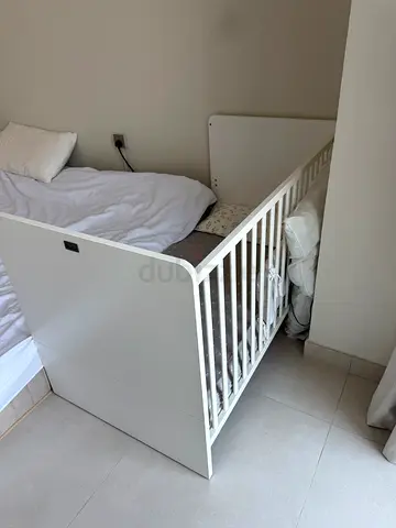 White Convertible Baby Crib in Good Condition - silvercross