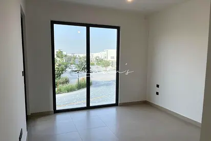 Single row | Unique Closed Kitchen | Landscaped