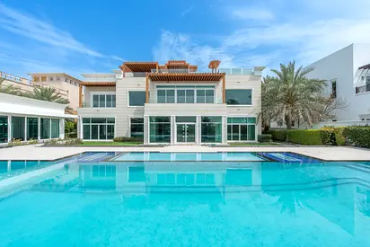Elegant Golf Course-Facing Villa In Emirates Hills