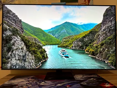 Samsung 55-inch QLED Smart TV in Excellent Condition