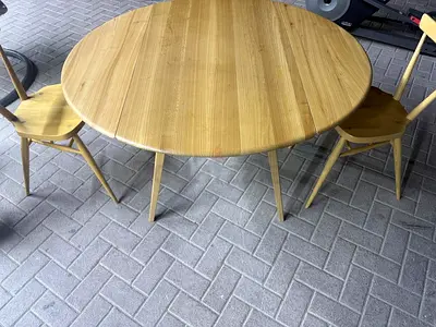 Leaf dining table with chairs
