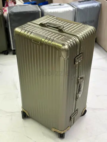 RIMOWA essential trunk plus suitcase