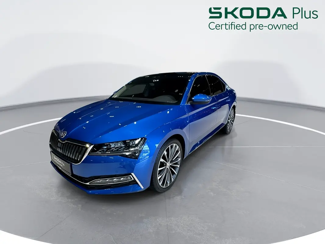 Skoda Superb 2023 — photo 1 of 10