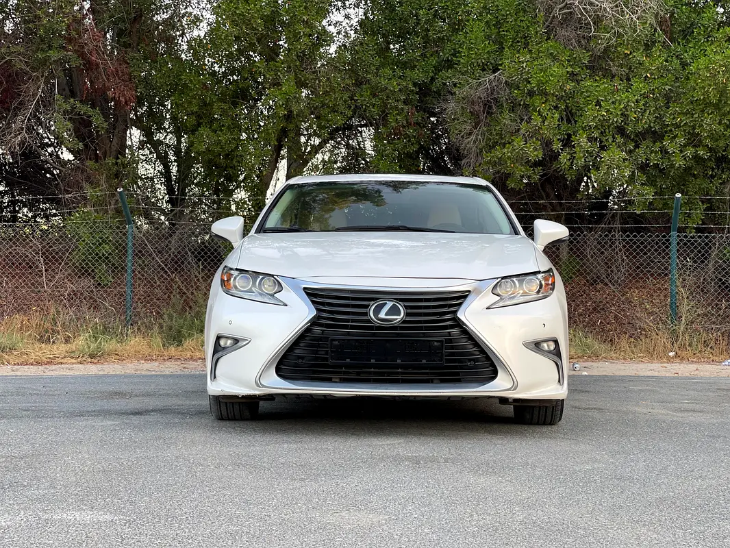 Lexus ES-Series 2016 — photo 1 of 15