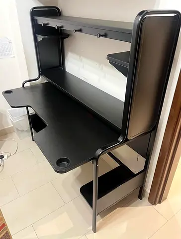 Gaming / Computer Desk with Storage Shelves – Excellent Condition