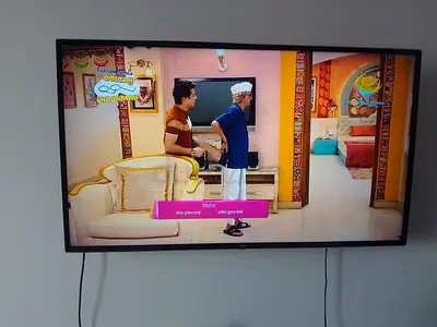 49 inch LED SMART TV - Good working condition (wall mounted)