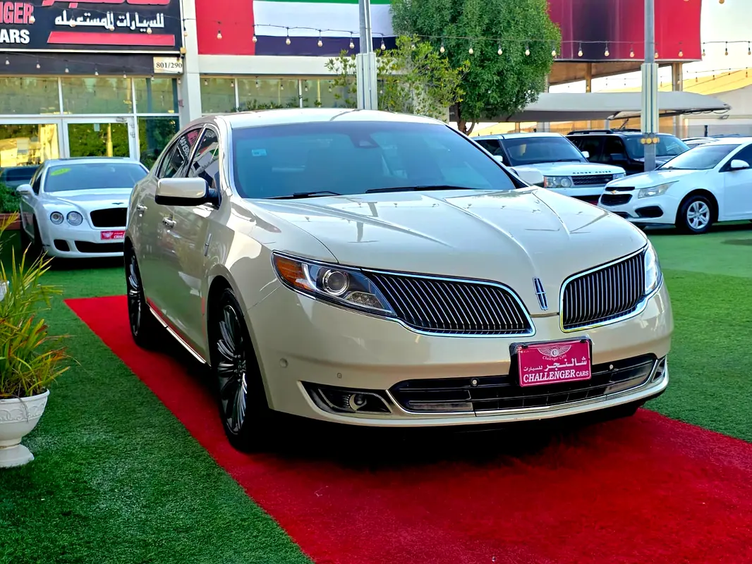 Lincoln MKS 2014 — photo 1 of 10