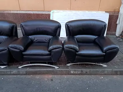 Set of 2 Black Leather Armchairs with Chrome Base