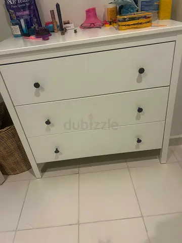Chest of drawers