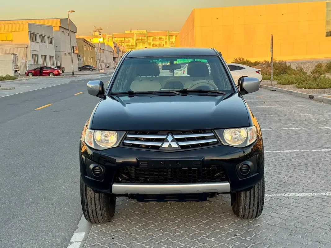 Mitsubishi L200 2010 — photo 1 of 14